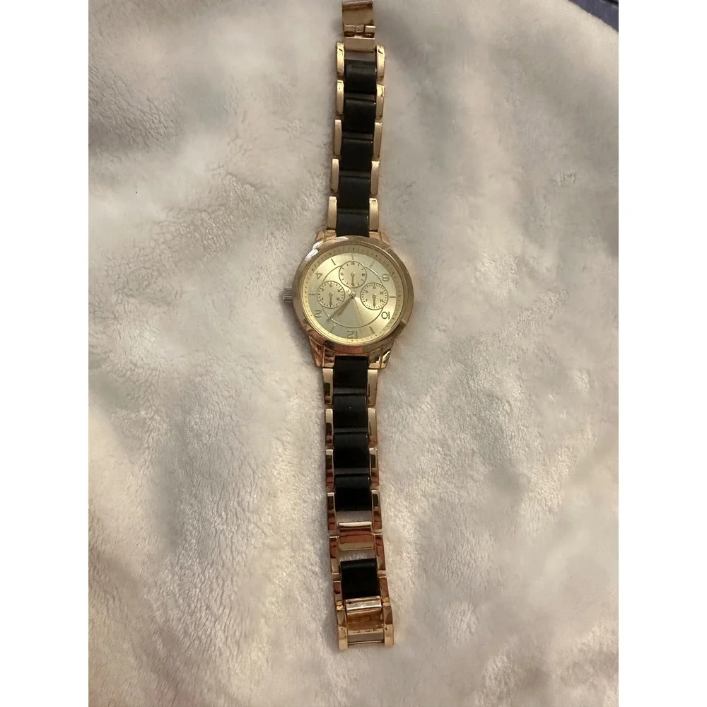 Gold Tone‎ and Black Bracelet Women's Fashion Watch Stainless Steel Back